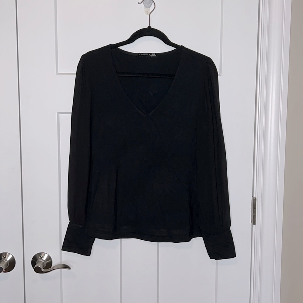 NWOT Black Tape V-Neck Sheer Sleeve Long Sleeve Top